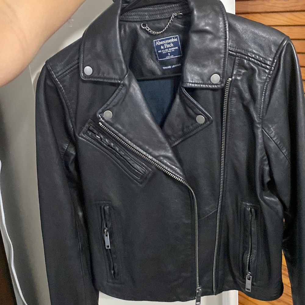 Abercrombie and fitch genuine leather jacket size small